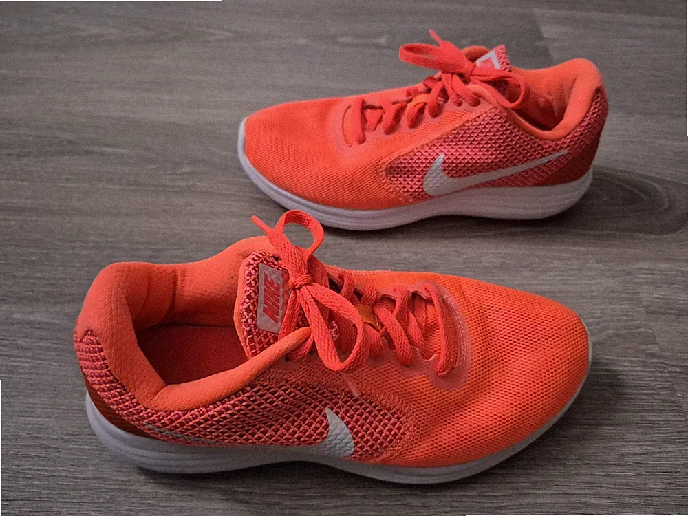 Nike Revolution 3 Damen Laufschuhe, Größe 39