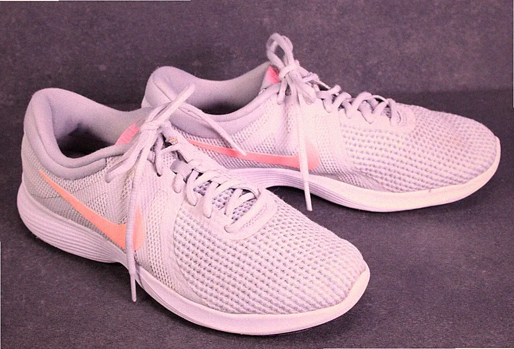 Nike Revolution 4 Damen Sneaker Sportschuhe Gr. 40 grau rosa Laufschuhe BS540