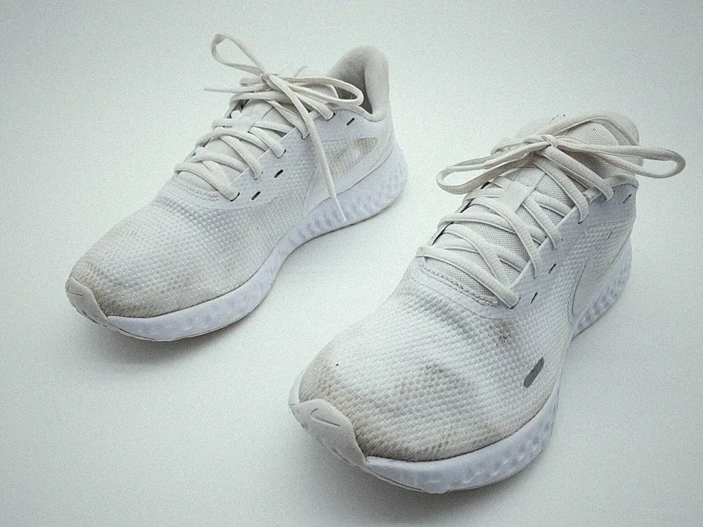 Nike Revolution 5 Herren Sportschuh Laufschuh Sneaker weiß Gr 44 EU Art 20789-10