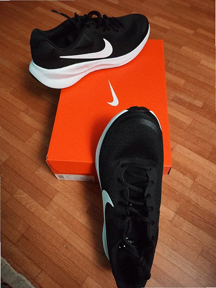 Nike Revolution 7 Sportschuhe Laufschuhe Herren 45 / 11 Neu