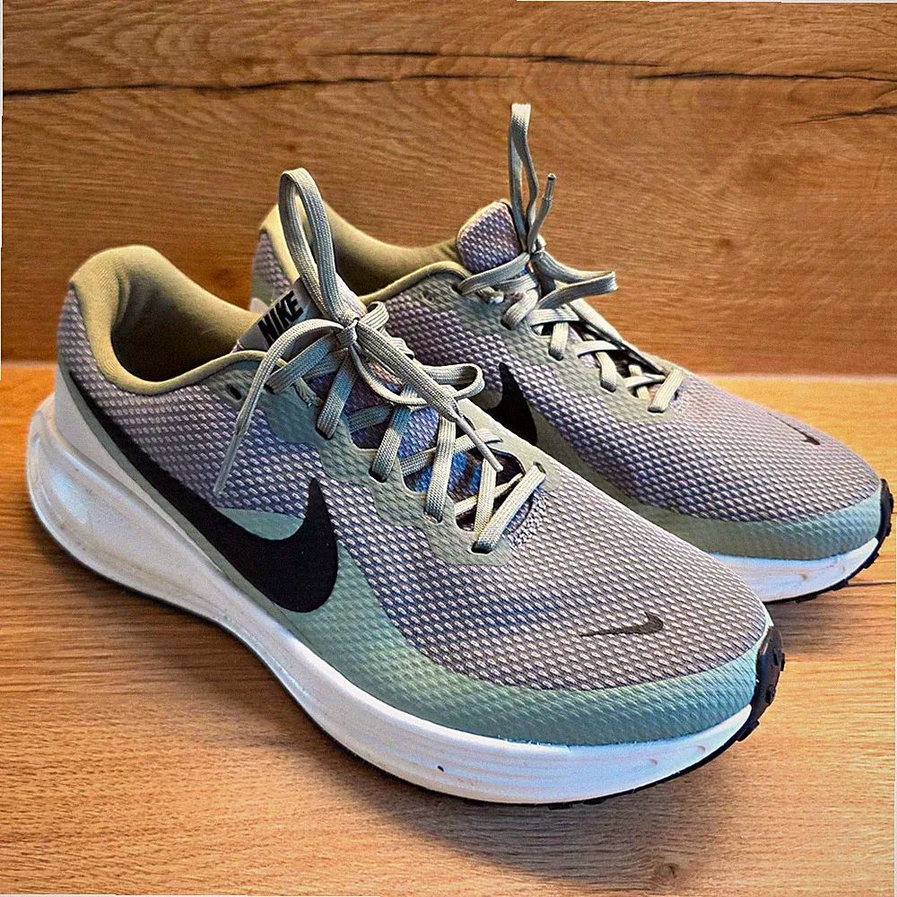 Nike Revolution 8 Herren Laufschuhe grau Mesh atmungsaktiv Low Top EU 45