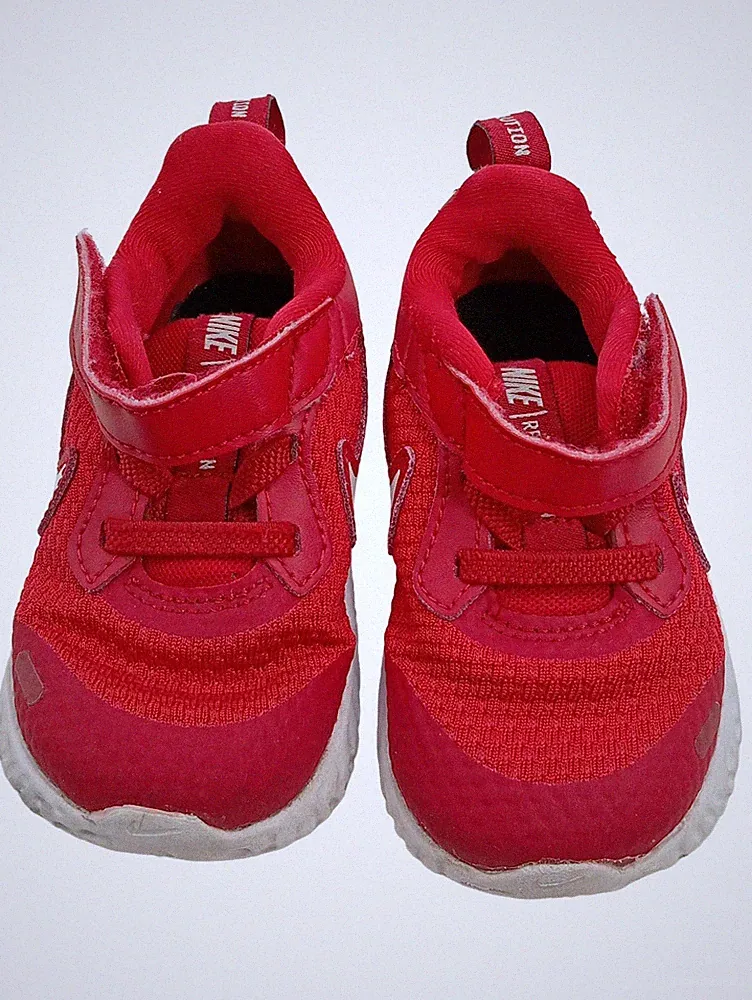 Nike Revolution Kinder Sportschuhe Laufschuhe Rot Gr. 21 Klettverschluss
