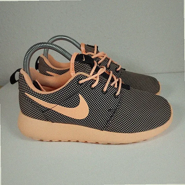 Nike Roshe schwarz pink leichte Laufschuhe Turnschuhe UK Größe 4 Turnschuhe gebraucht