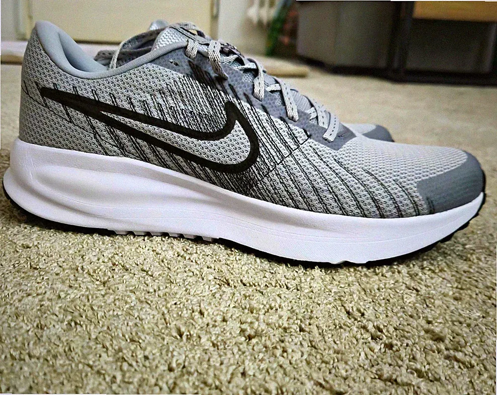 Nike Run Defy Herren Laufschuhe Sneaker – Grau/Schwarz/Weiß –Größe 45