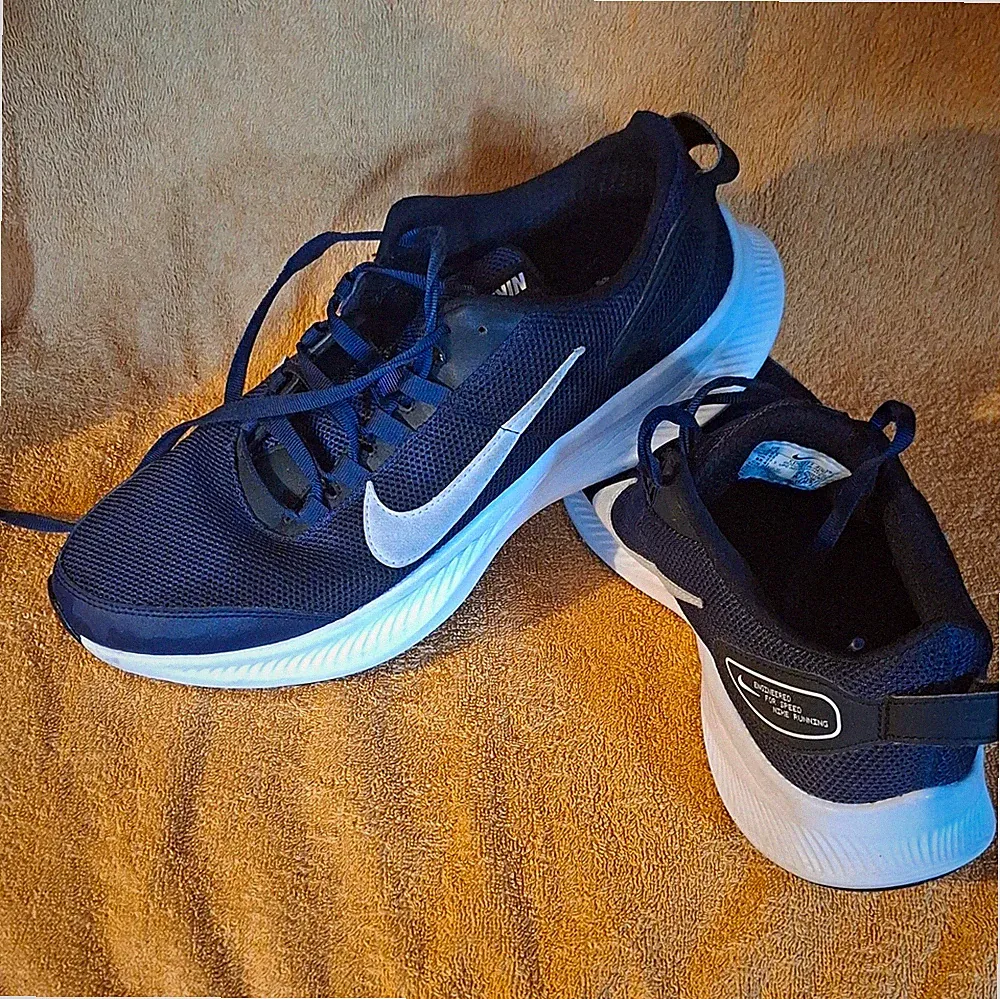 Nike Run Swift 2 Herren Laufschuhe Sneaker blau/weiß Mesh US 9,5 EU 43