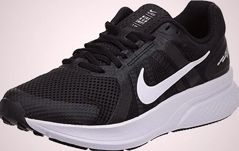 NIKE RUN SWIFT 2 LAUFSCHUHE TURNSCHUHE FITNESSSTUDIO SCHWARZ WEISS