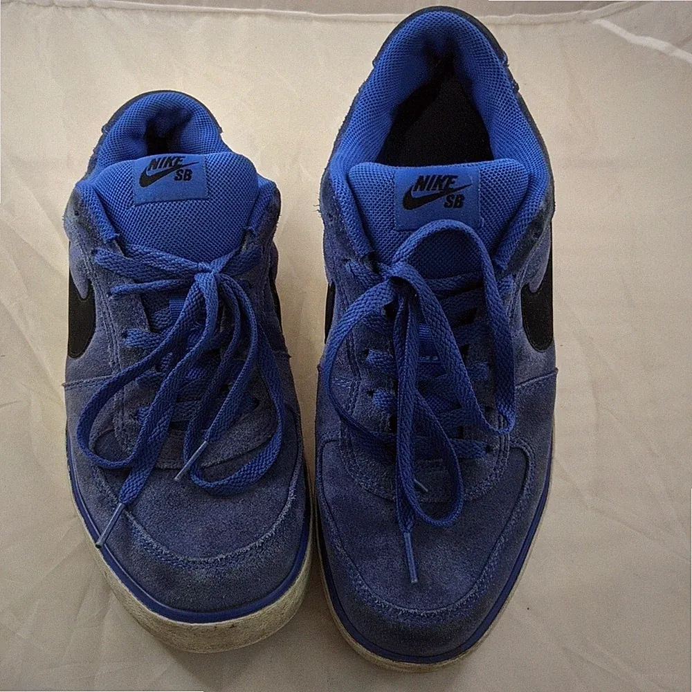 Nike SB blau Skateschuh Herren UK 10 schwarz Swoosh niedrig geschnitten