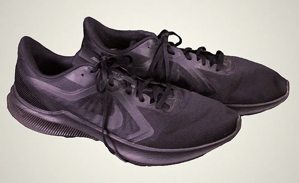 Nike Sneaker Downshifter 10 Herren Sportschuhe Gr. 48,5 Laufschuhe schwarz BS330