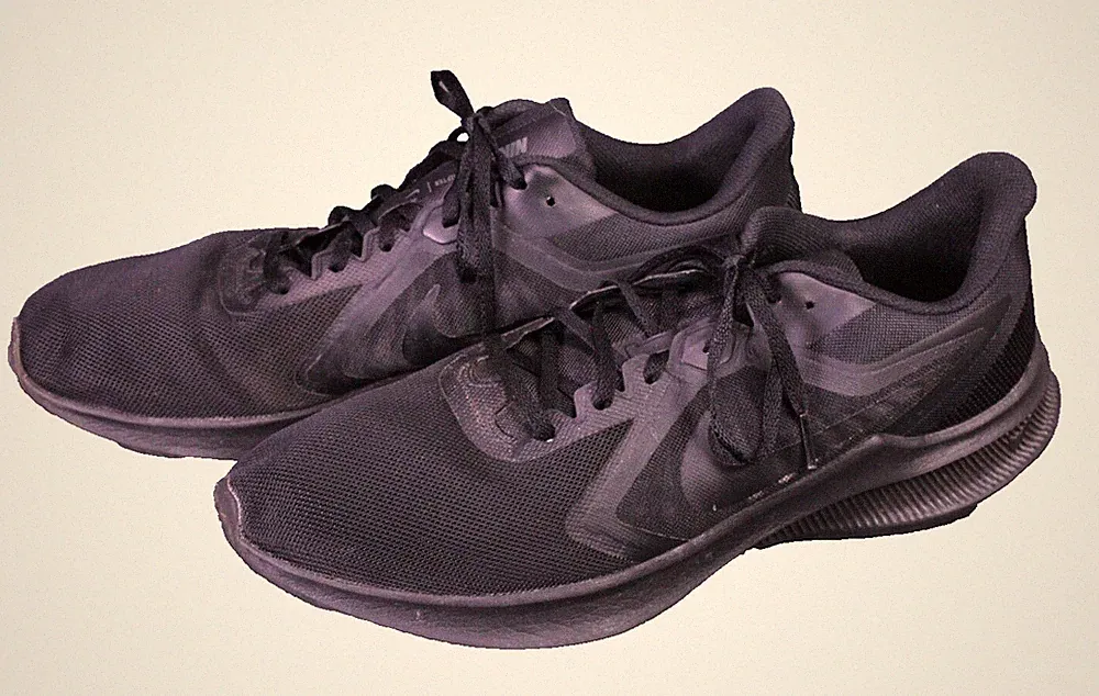 Nike Sneaker Downshifter 10 Herren Sportschuhe Gr. 48,5 Laufschuhe schwarz BS330