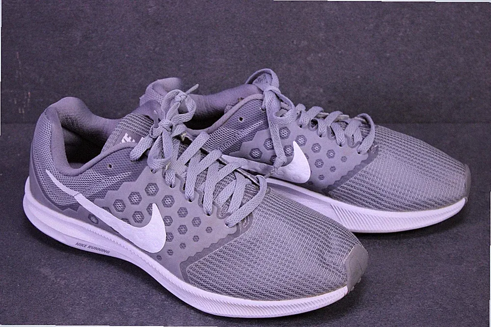 Nike Sneaker Downshifter 7 Damen Sportschuhe Gr. 38 grau weiß Laufschuhe BS418