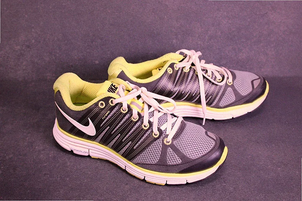 Nike Sneaker Lunar Elite 2 Sportschuhe Gr. 39 grau gelb Laufschuhe Spikes BS986