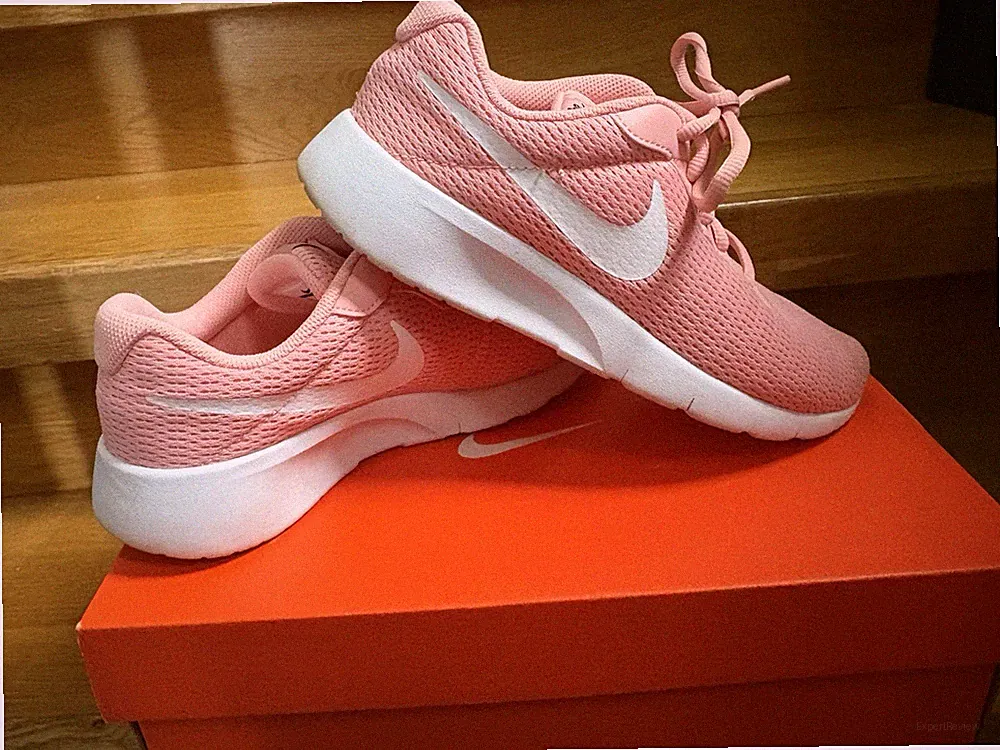 Nike Sneaker Tanjun rosa 38,5 Laufschuhe mit Karton super Zustand