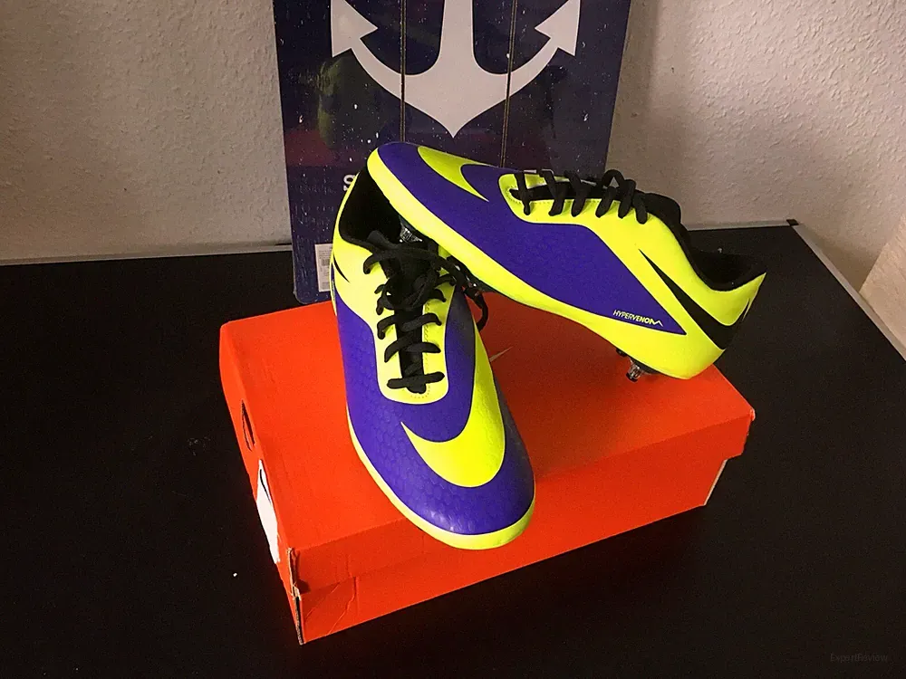 Nike Sportschuhe Laufschuhe Fussballschuhe Neu OVP Phade Noppen Multi Gr. 42.5