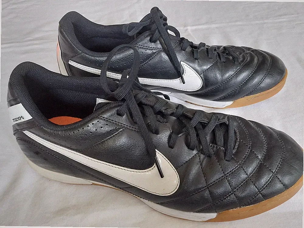 Nike Tiempo Herren Indoor Fußballschuhe Hallenschuhe Leder Größe 44 neuwertig