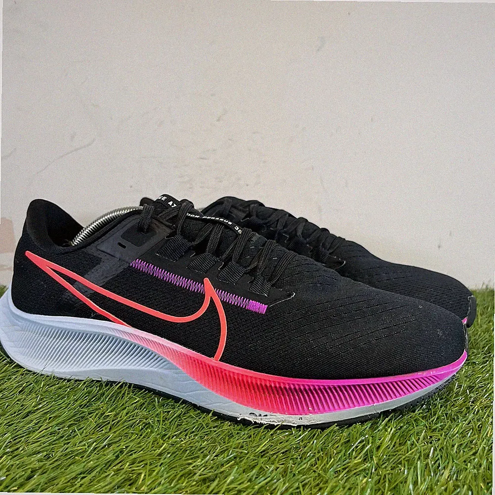 Nike Turnschuhe Größe 10,5 Herren Schwarz Air Zoom Pegasus 38 Sportschuhe Laufschuhe
