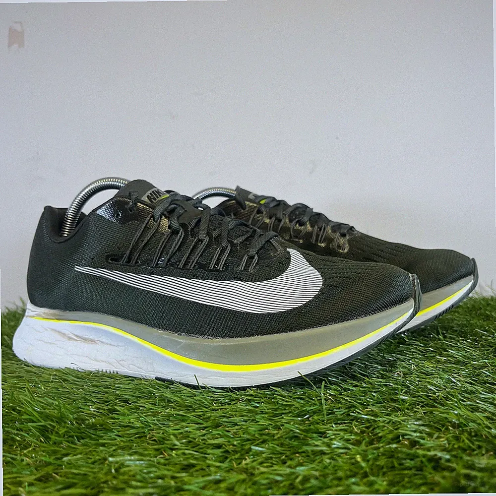 Nike Turnschuhe Größe 8,5 Herren grün Zoom Fly Performance sportliche Laufschuhe