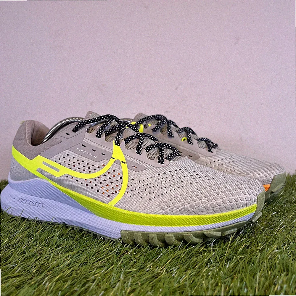 Nike Turnschuhe Größe 9 Herren Limettengrau React Pegasus Trail 4 Sport Laufschuhe