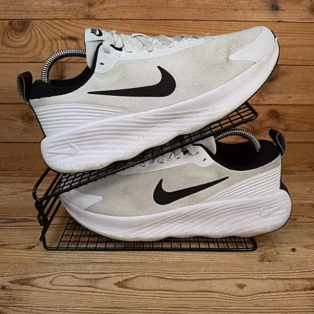 Nike Turnschuhe Herren Gr. UK 8,5 Promina weiß schwarz Laufen Fitnessstudio sportlich Walk Schuhe