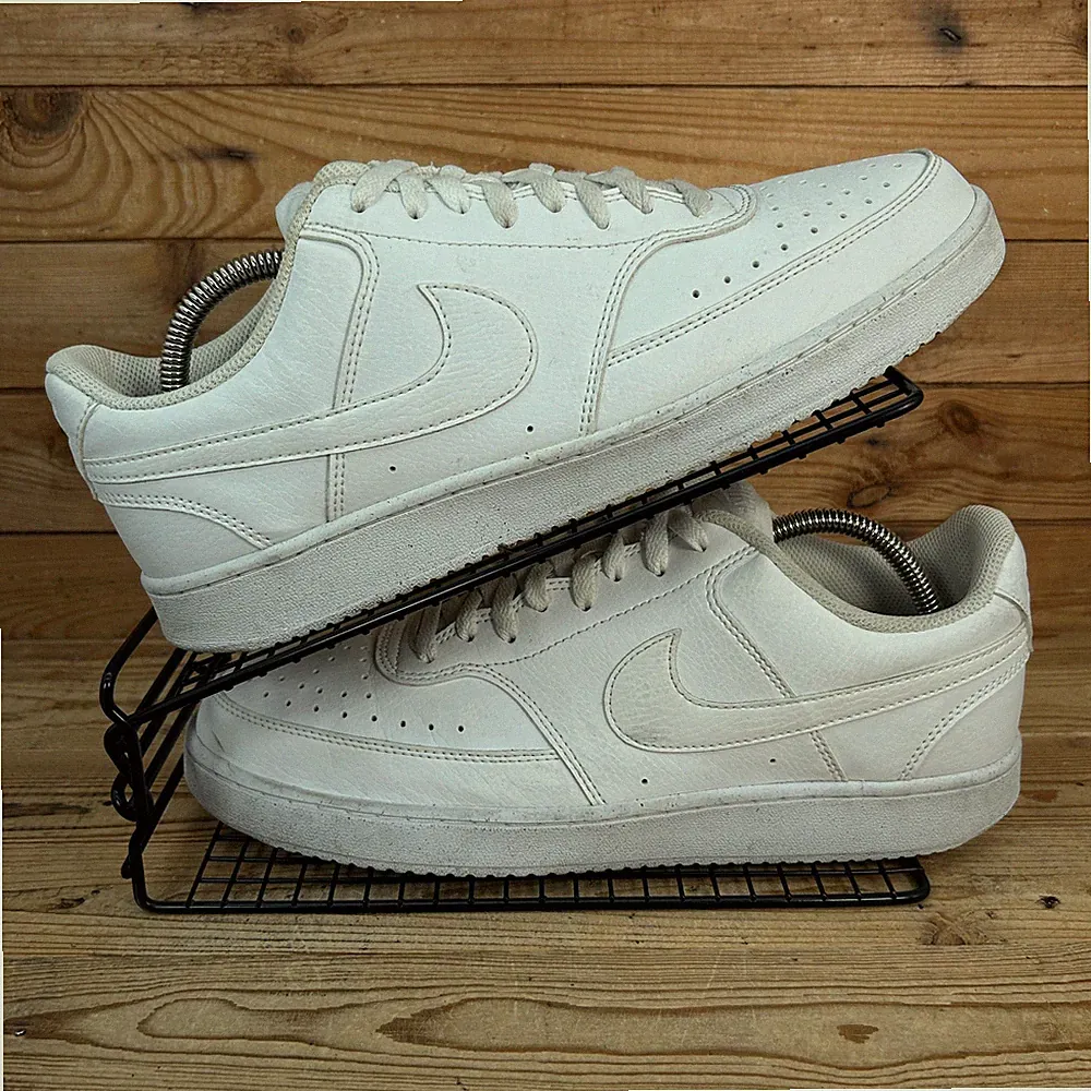 Nike Turnschuhe Herren Größe UK 10 Court Vision Low Next Nature Triple Weiß Schuhe