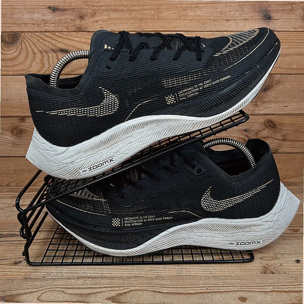Nike Turnschuhe Herren Größe UK 10 ZoomX Vaporfly Next% 2 schwarz gold Carbon Laufschuhe