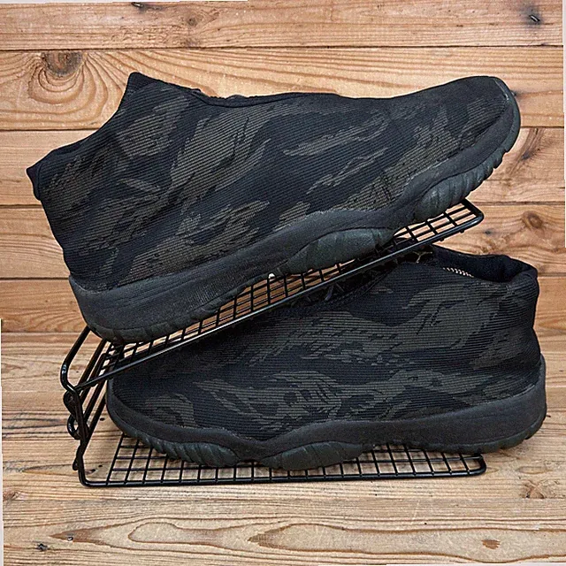 Nike Turnschuhe Herren Größe UK 11 Jordan Future Schwarz Metallic Gold Tiger Camo Schuhe