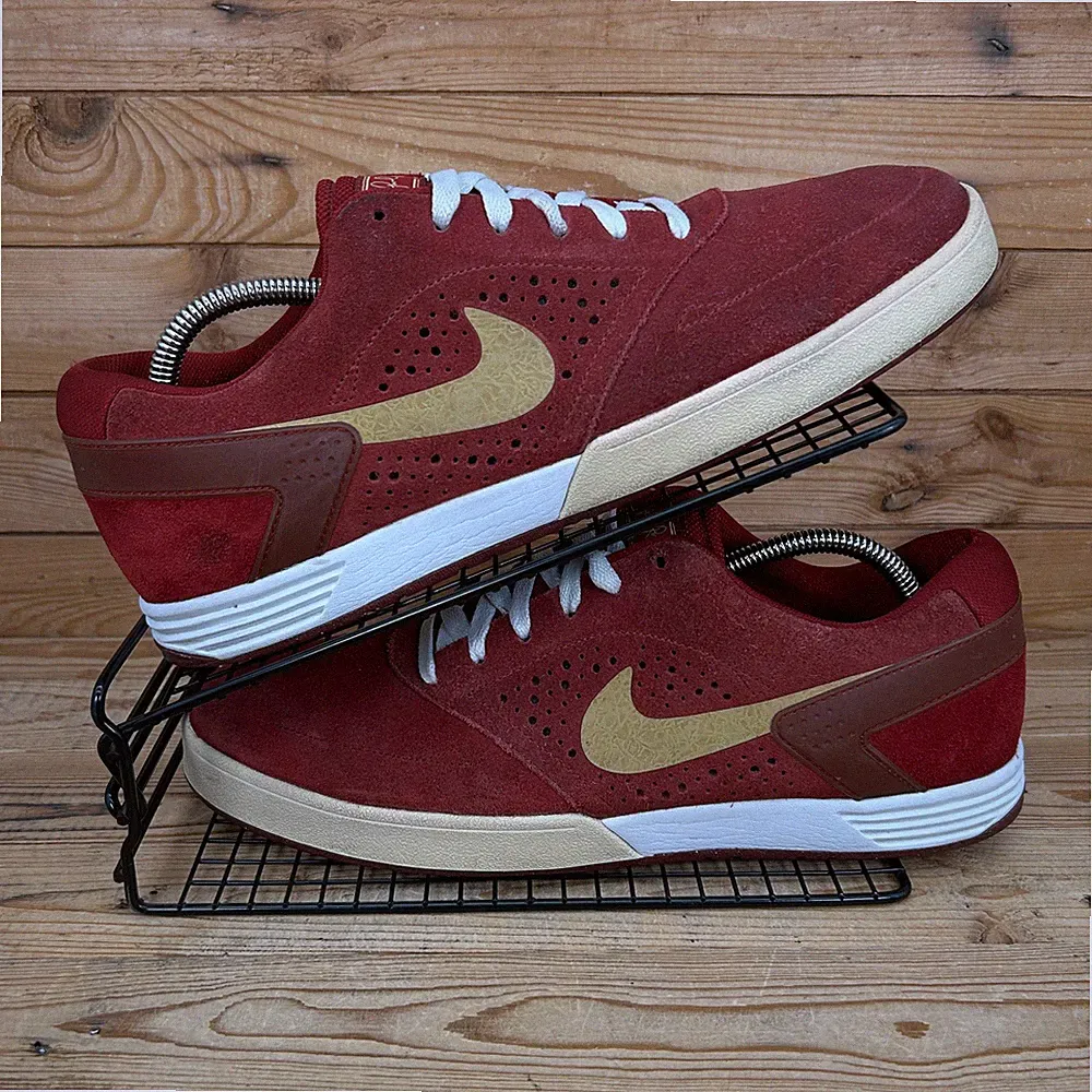 Nike Turnschuhe Herren Größe UK 11 SB Paul Rodriguez 6 Rot Gold Wildleder Skaterschuhe