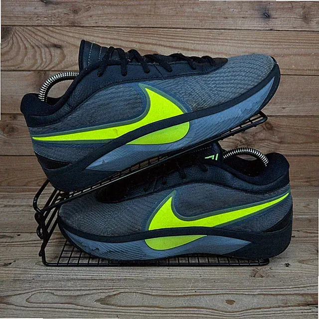 Nike Turnschuhe Herren Größe UK 8 Giannis Freak 6 Naija Grey Volt Basketballschuhe