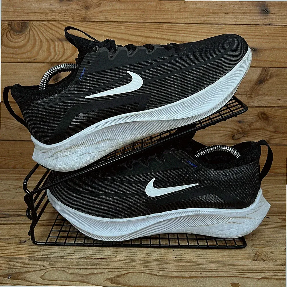 Nike Turnschuhe Herren Größe UK 8 Zoom Fly 4 schwarz Mesh gepolstert Laufen Fitnessschuhe