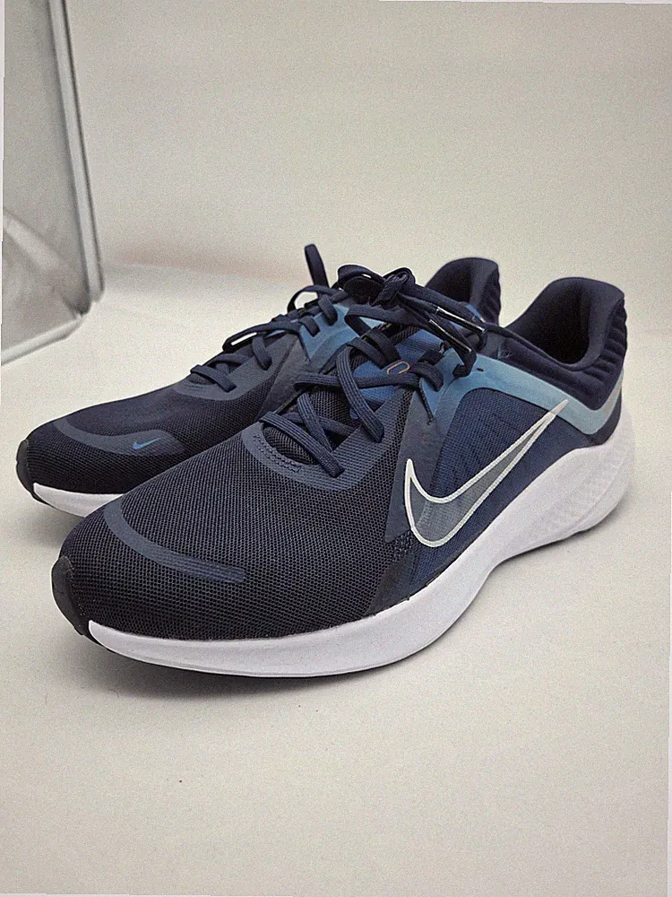 Nike Turnschuhe Quest 05 Größe 46 NEU Blau Laufschuhe