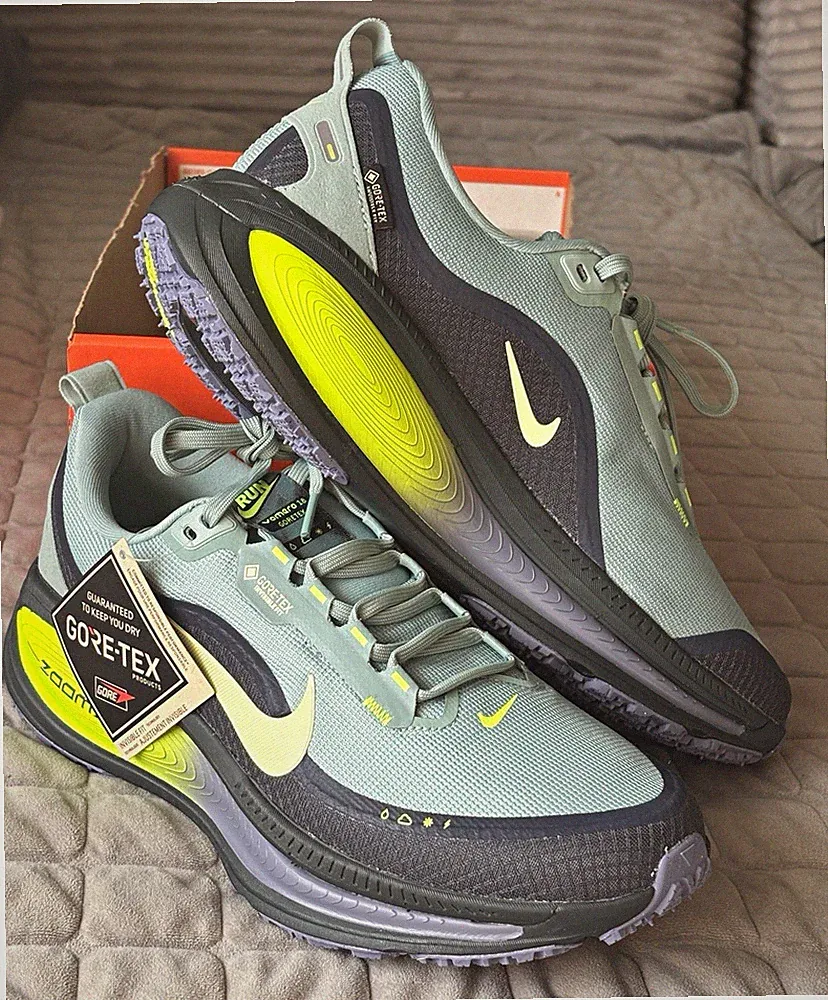 Nike Vomero 18 GTX GORE-TEX Herren Laufschuhe Grün/Schwarz/Gelb 42,5