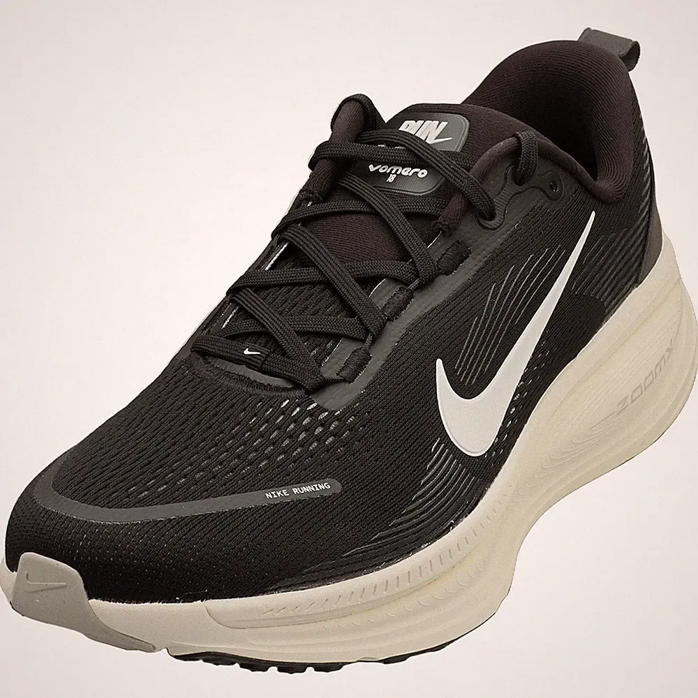Nike VOMERO 18 Herren Laufschuhe Schwarz Weiß - 42.5 EU