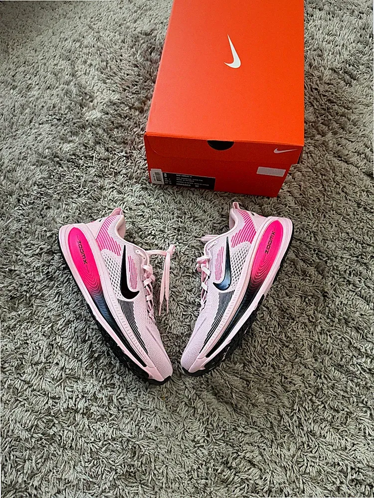 Nike Vomero 18 Pink Foam Hyper Pink Black EU 41 Neu Herren Laufschuhe Running Co