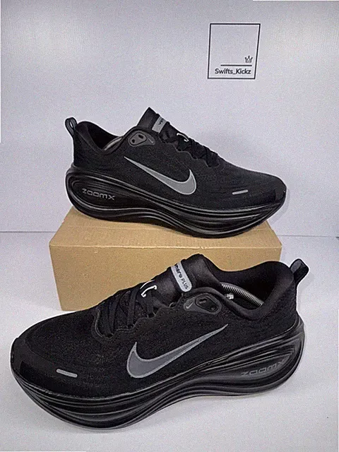Nike Vomero Plus Laufschuhe Sneaker - Schwarz / Grau - Größe UK 11 - HV8150 003