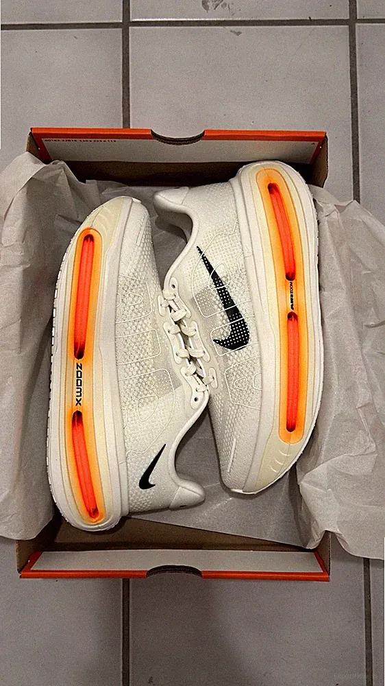 Nike Vomero Premium ZoomX Herren Laufschuhe Weiß/Orange/Schwarz Mesh Gr.37.5