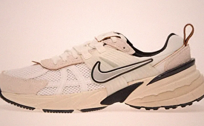 NIKE W V2K Run Laufschuhe Neu Sportschuh 49,5 UK14 fällt Nummer kleiner aus !!