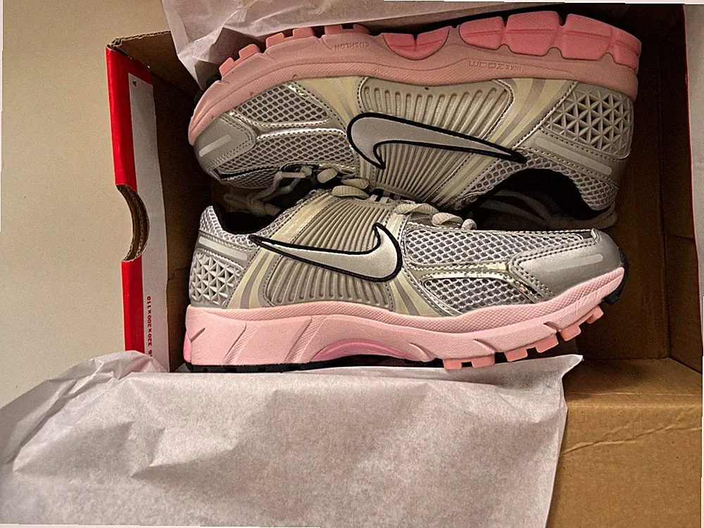 Nike Zoom Vomero Damen Laufschuhe Sneaker Mesh atmungsaktiv Schnürung EU39