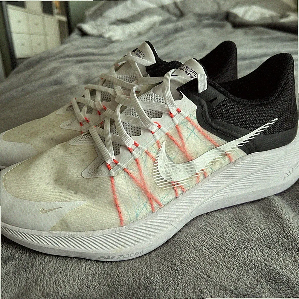 Lila Fitnessschuh