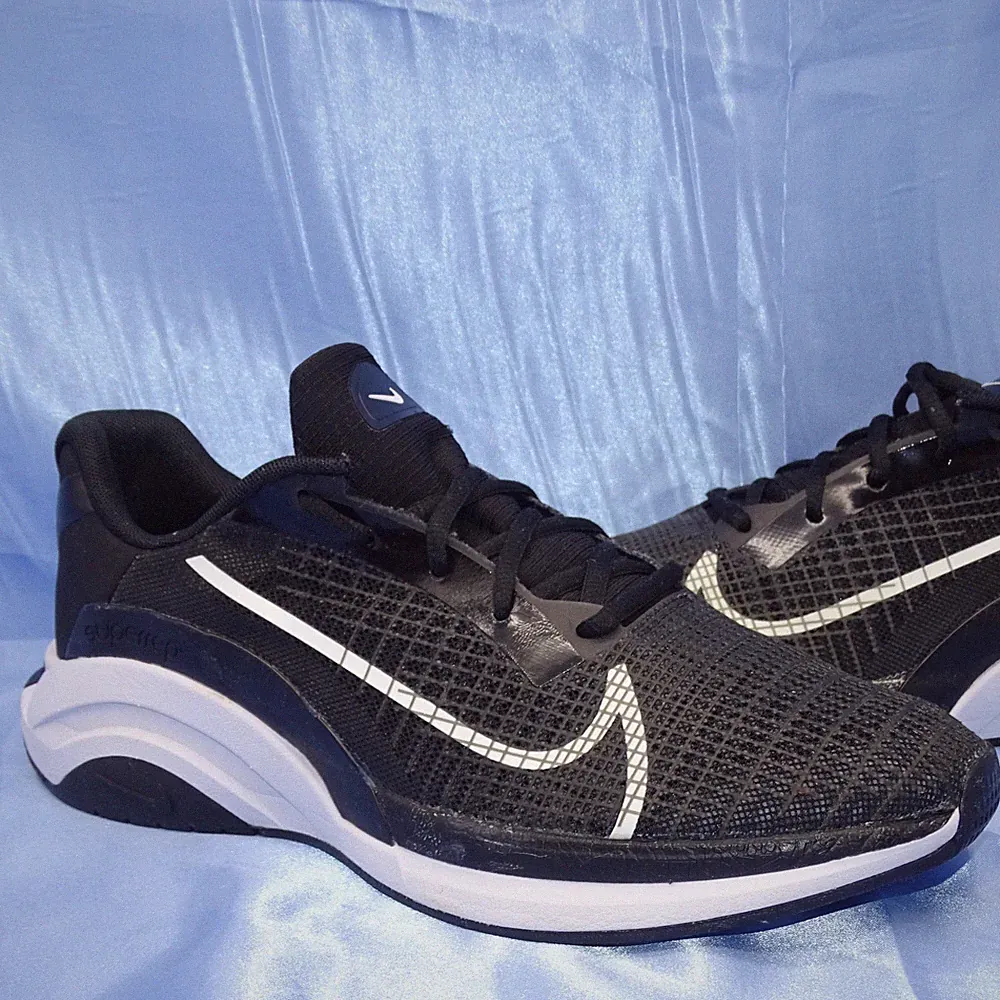 NIKE ZOOM X SUPERRP SURGE SNEAKER GR 44 45 LAUFSCHUHE SCHUHE SCHWARZ FITNESS A10