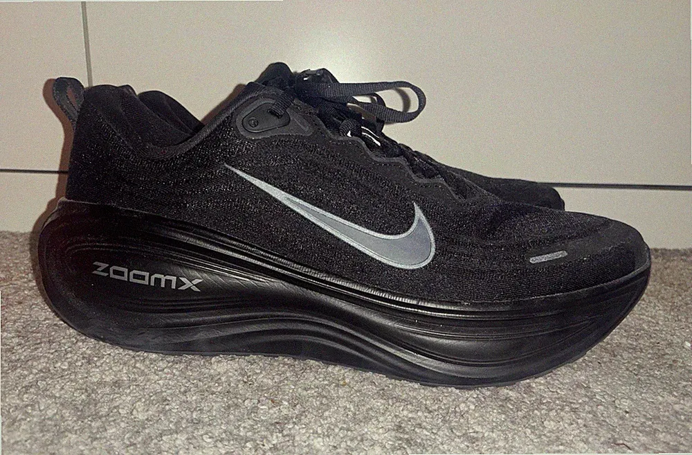 Nike ZoomX Herren Laufschuhe Sneaker Low Top Schnürung Schwarz Gummisohle