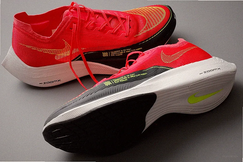 NIKE ZOOMX VAPORFLY NEXT% 2 in ROT-SCHWARZ, Größe 13 / 47,5, absolut total NEU !
