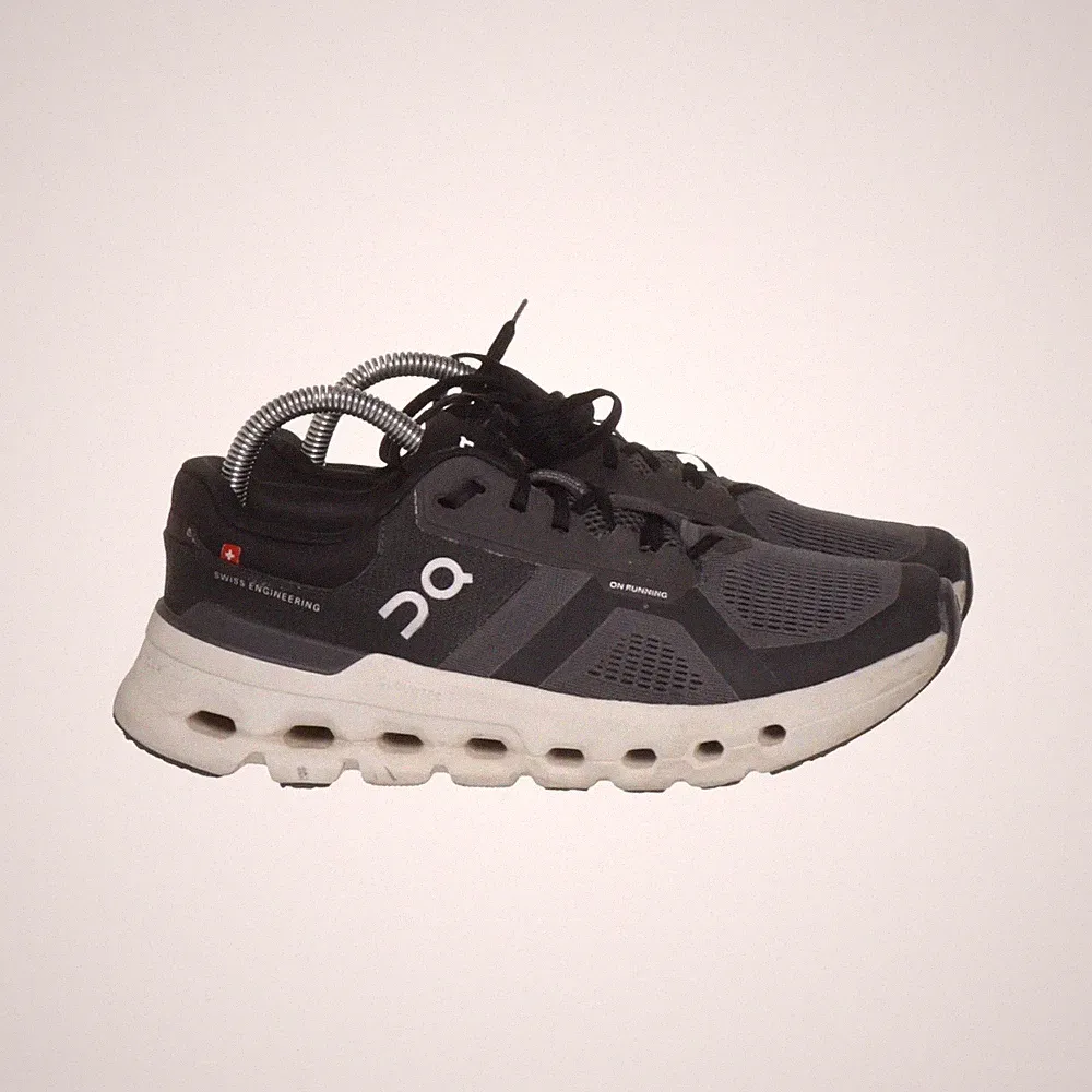 O.N, Laufschuhe, Größe: 38 1/2, model: cloud 5, Schwarz/Weiß, Herren #MFE