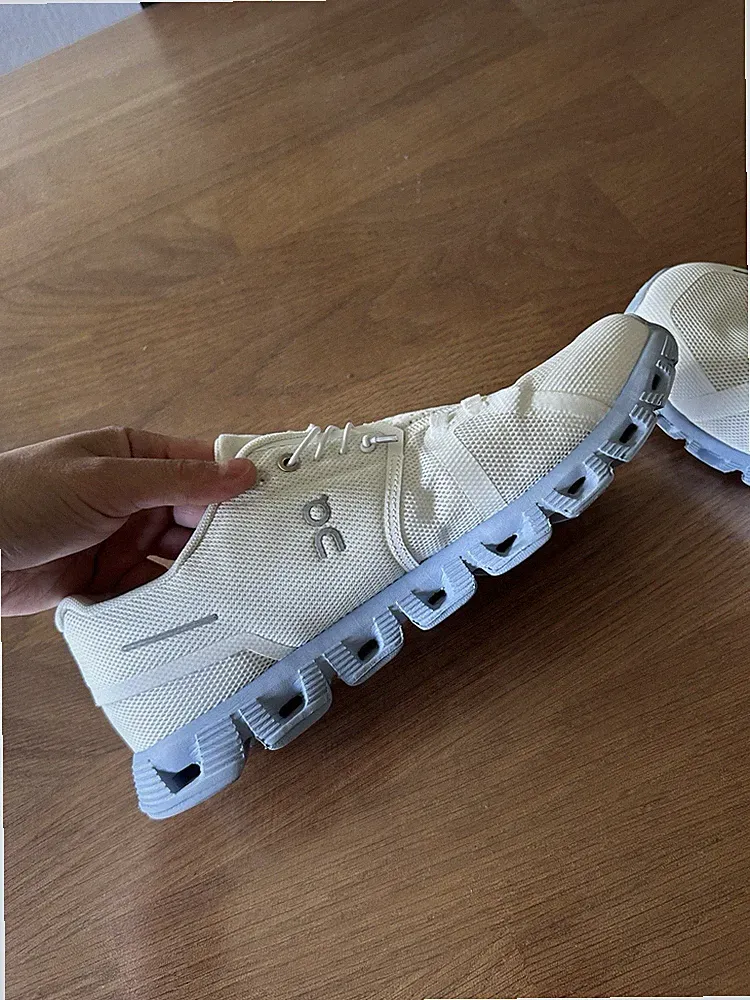 On Cloud 5 Laufschuh Neutral White | Chambray Gr.43