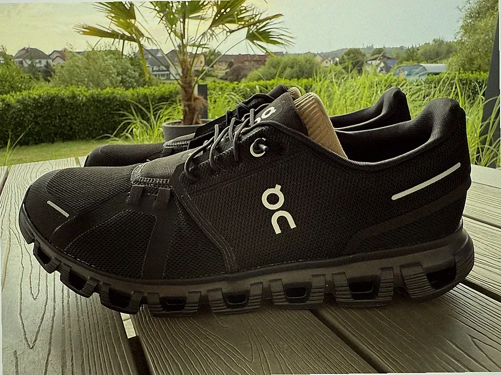 ON Cloud 6 Neu Gr. 44,5 Laufschuh Herren UPE 160€