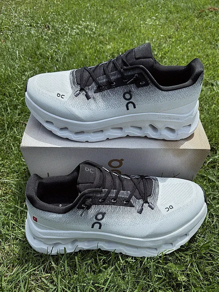 On Cloud Cloudtilt Laufschuhe Schwarz-Weiß Gr. 44 Leicht & Komfortabel