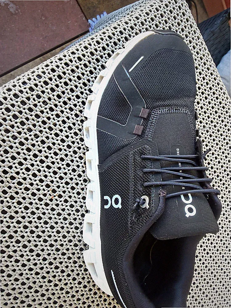 On Cloud Herren Sneaker Laufschuh EU 41 Schwarz/Weiß Mesh atmungsaktiv