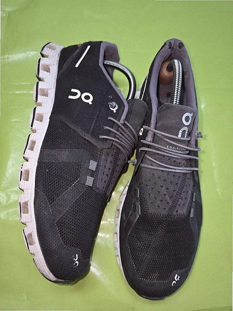 ON CLOUD Laufschuhe Sneaker Herrenschuhe Schwarz Gr.42,5 Gebrauchsspüren!