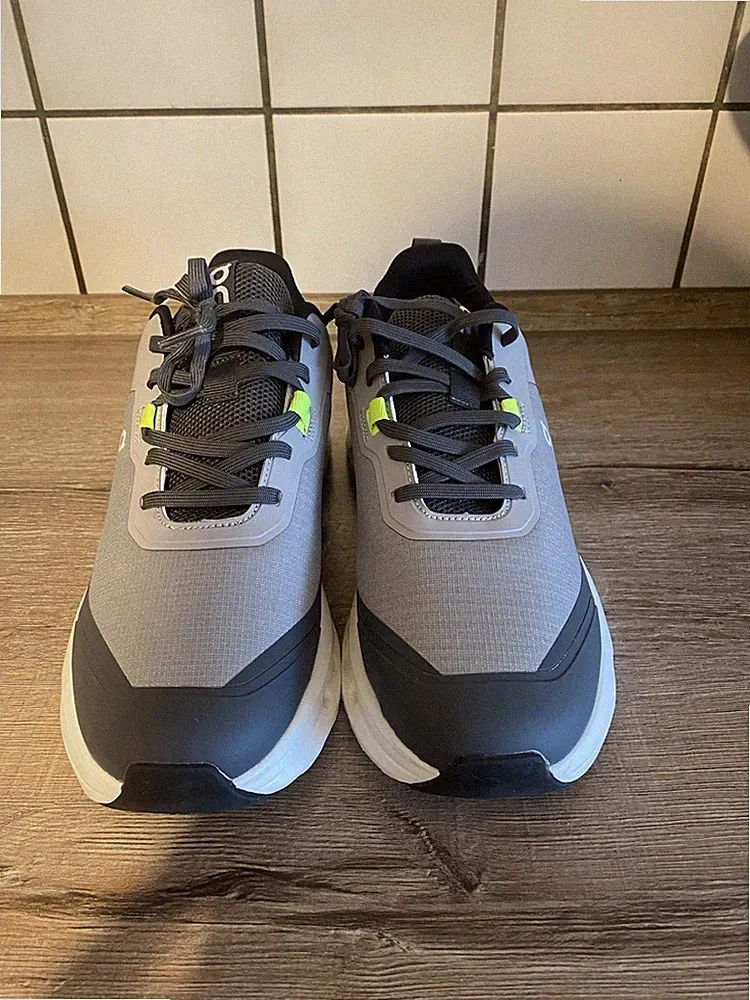 On Cloud Sneaker Gr. 43 UK 9 Halb Laufschuhe Freizeitschuhe
