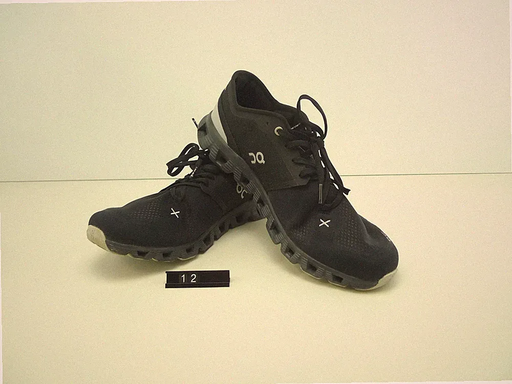 On Cloud X 3 Herren Laufschuhe Sneaker Schwarz Weiß Gr. 44 US 10