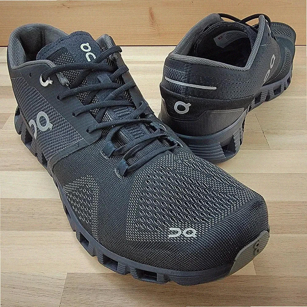 On Cloud X Sneaker Herren 9,5 US Schwarz Asphalt Leichte Laufschuhe