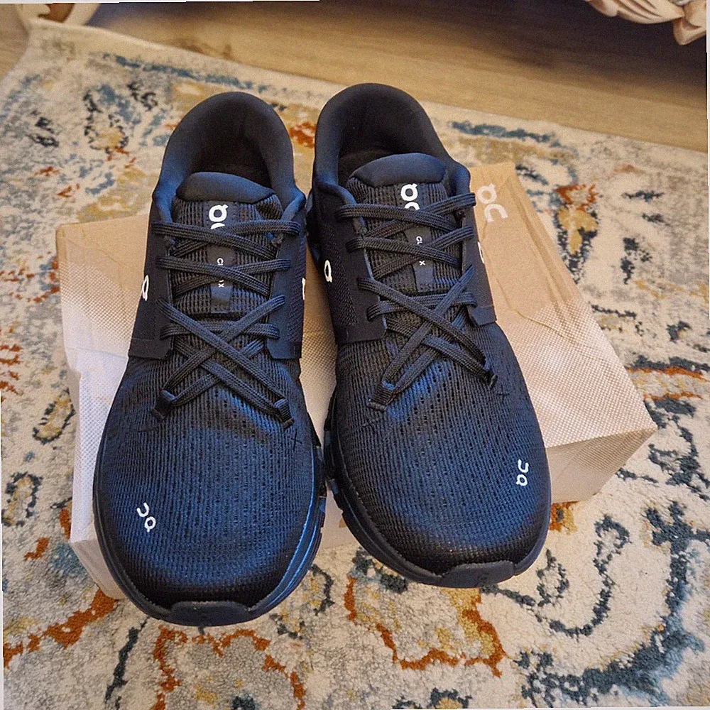 On Cloud4 Herren Laufschuhe Größe 44